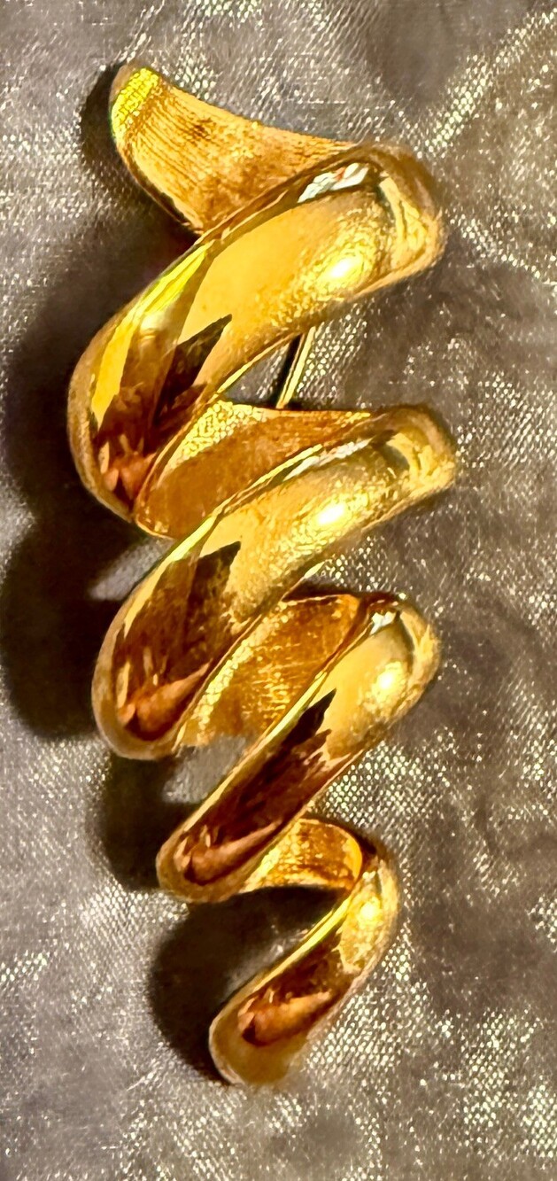 Vintage Monet Signed Gold Tone Zig Zag Ribbon Brooch 3” Textured Modernist Pin